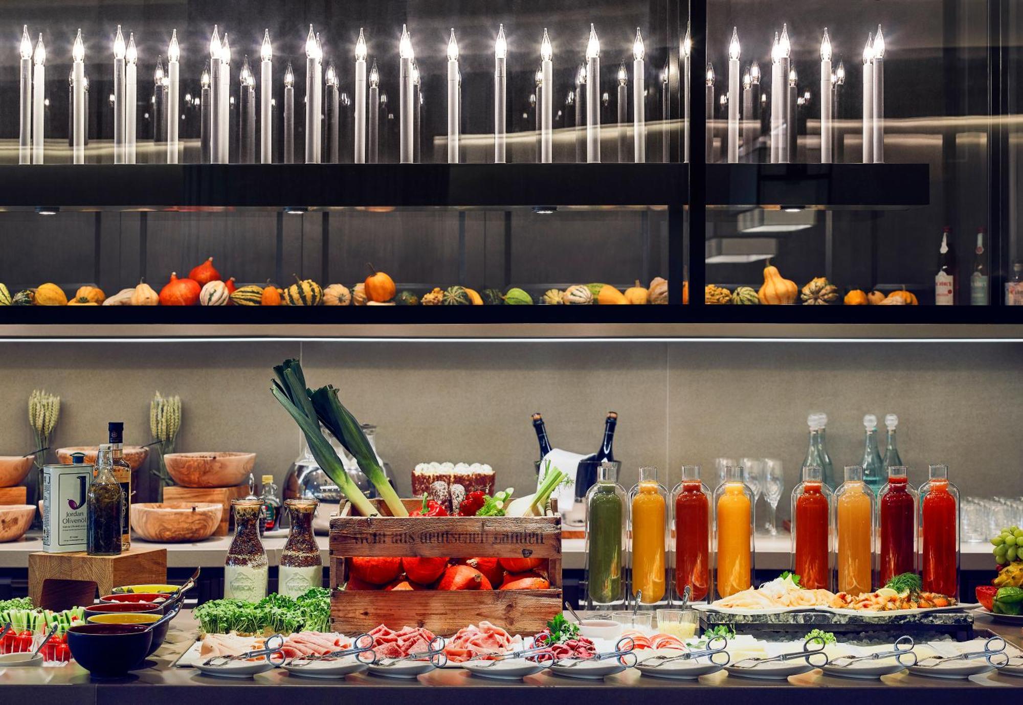 Sofitel Frankfurt Opera Hotell Frankfurt am Main Eksteriør bilde A salad bar