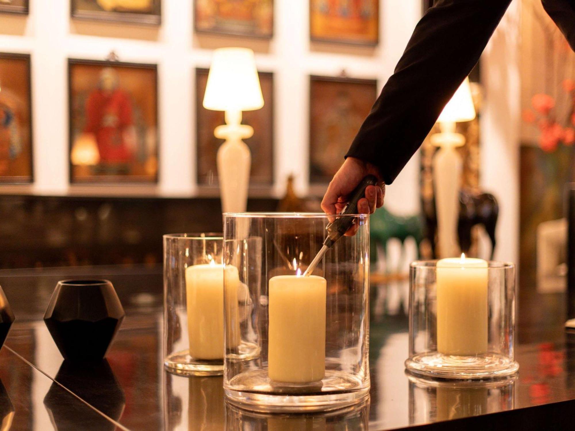 Sofitel Frankfurt Opera Hotell Frankfurt am Main Eksteriør bilde A candle being lit