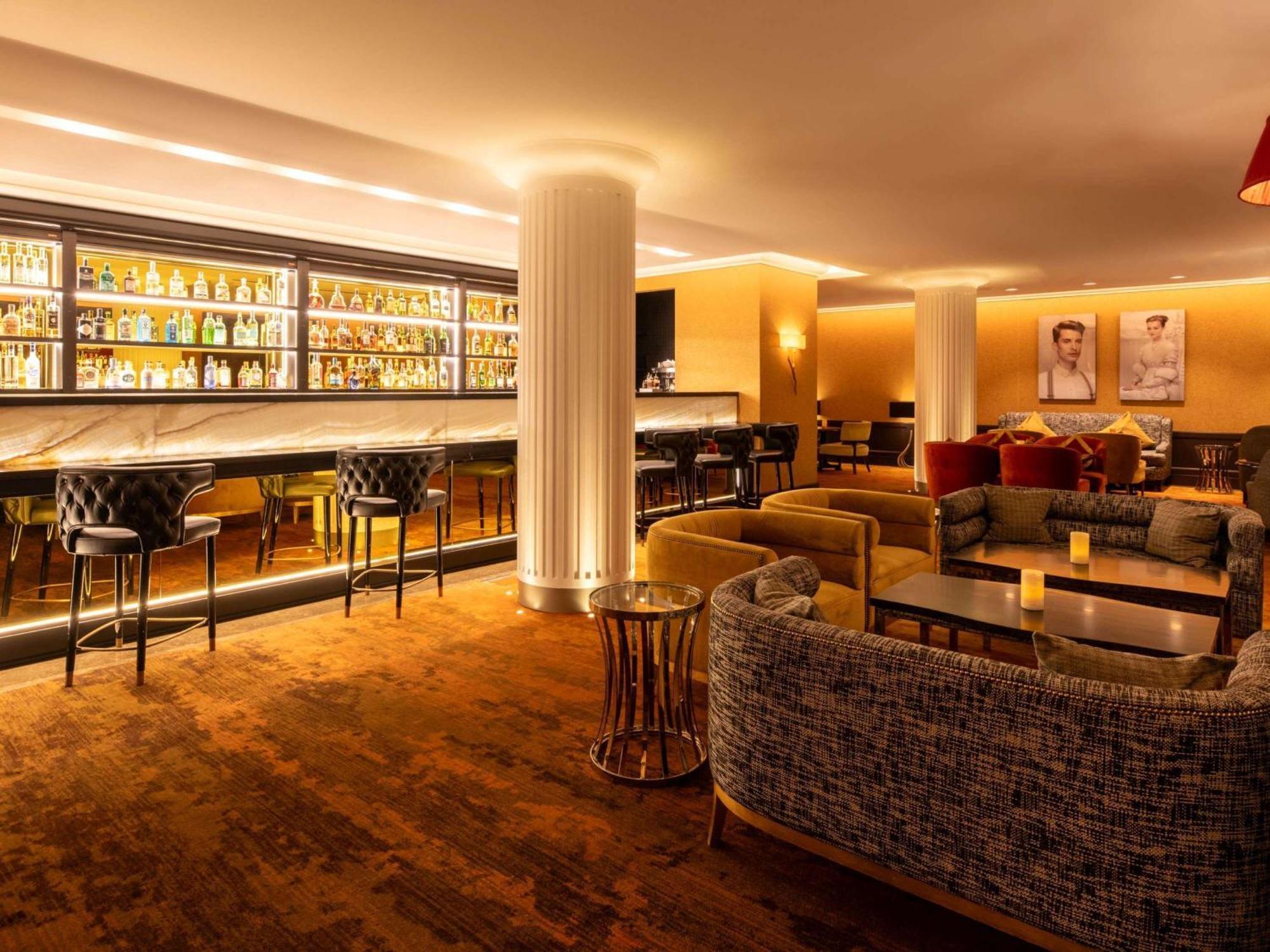 Sofitel Frankfurt Opera Hotell Frankfurt am Main Eksteriør bilde The bar at the 2018 London Design Festival
