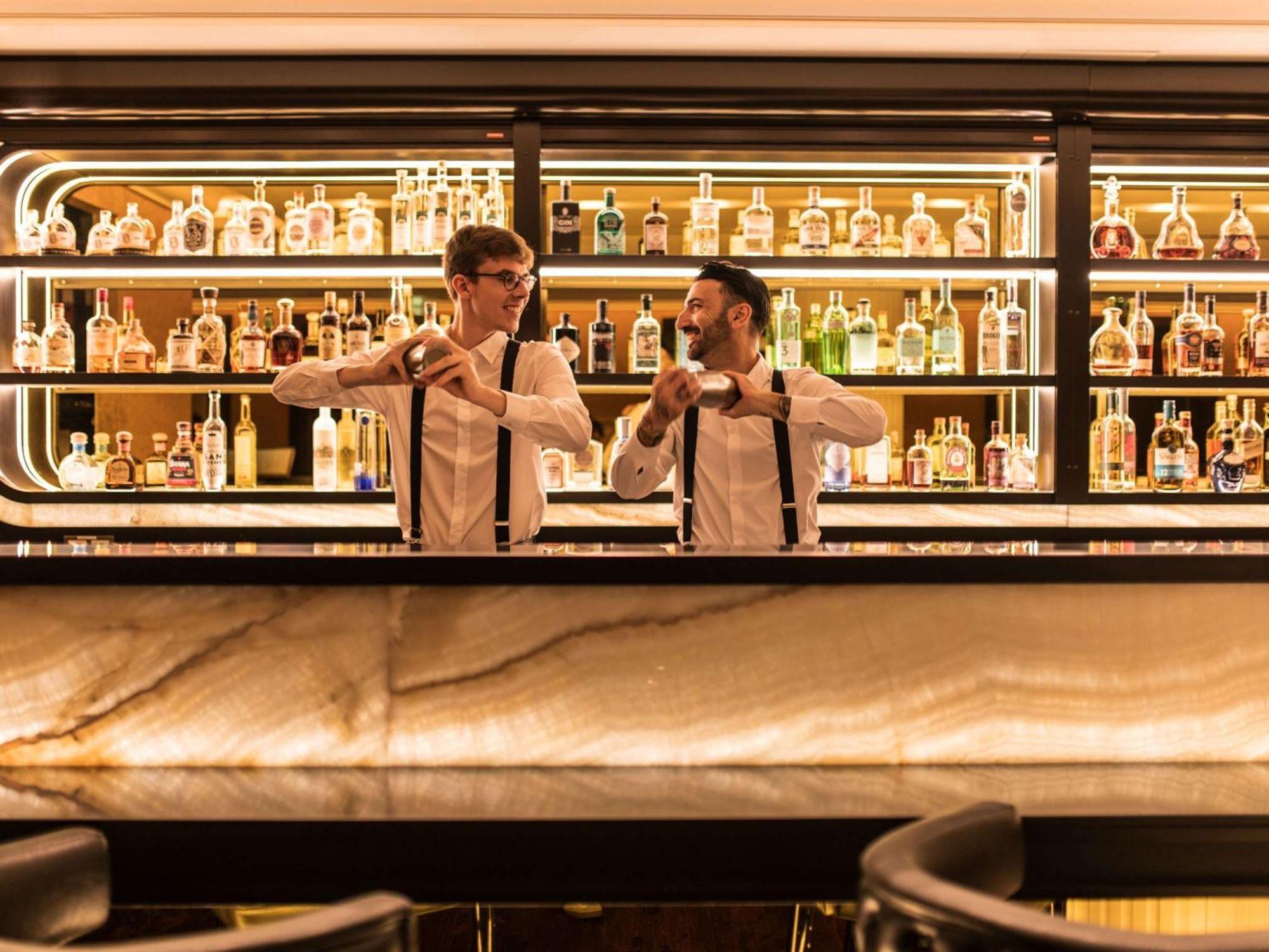Sofitel Frankfurt Opera Hotell Frankfurt am Main Eksteriør bilde The bar at the London Edition