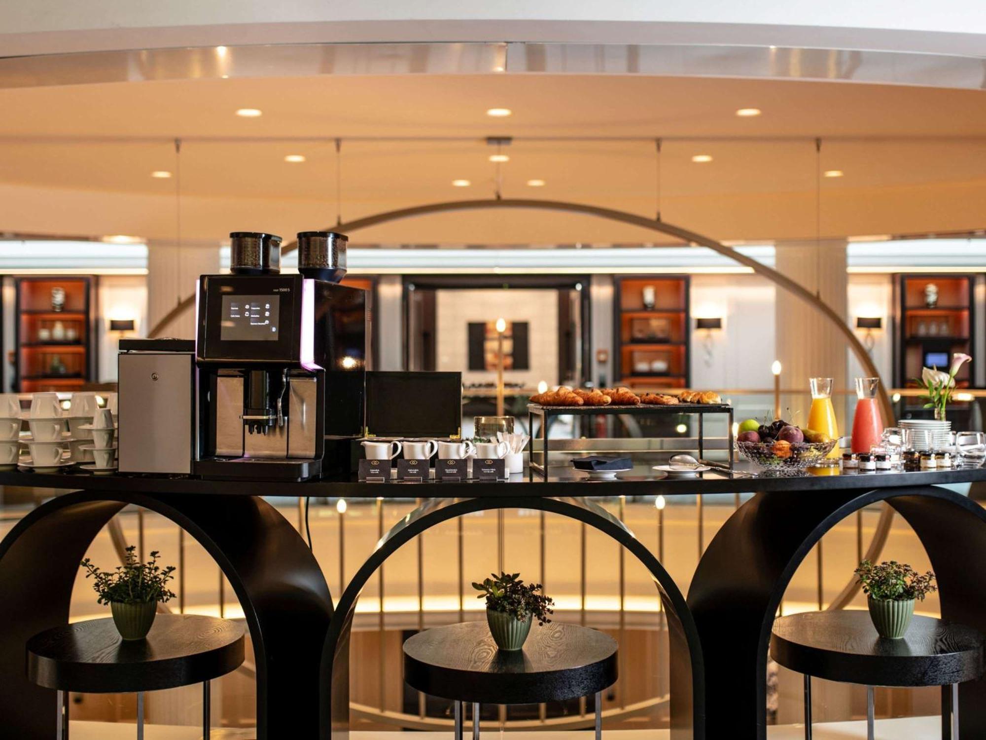 Sofitel Frankfurt Opera Hotell Frankfurt am Main Eksteriør bilde The Coffee Shop