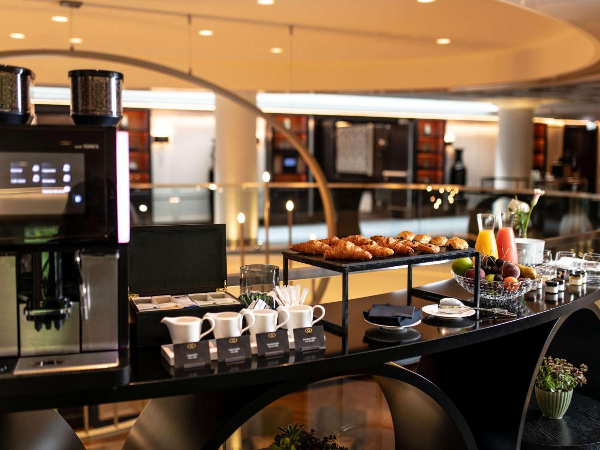 Sofitel Frankfurt Opera Hotell Frankfurt am Main Eksteriør bilde The Coffee Shop