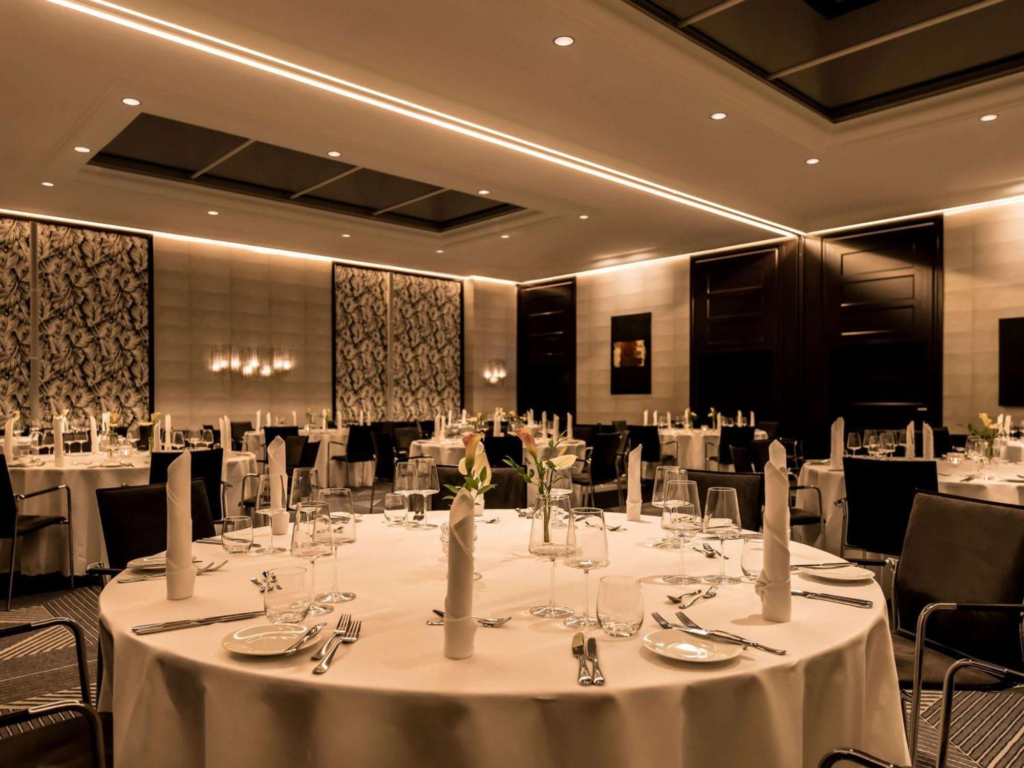 Sofitel Frankfurt Opera Hotell Frankfurt am Main Eksteriør bilde The ballroom at the InterContinental London The O2