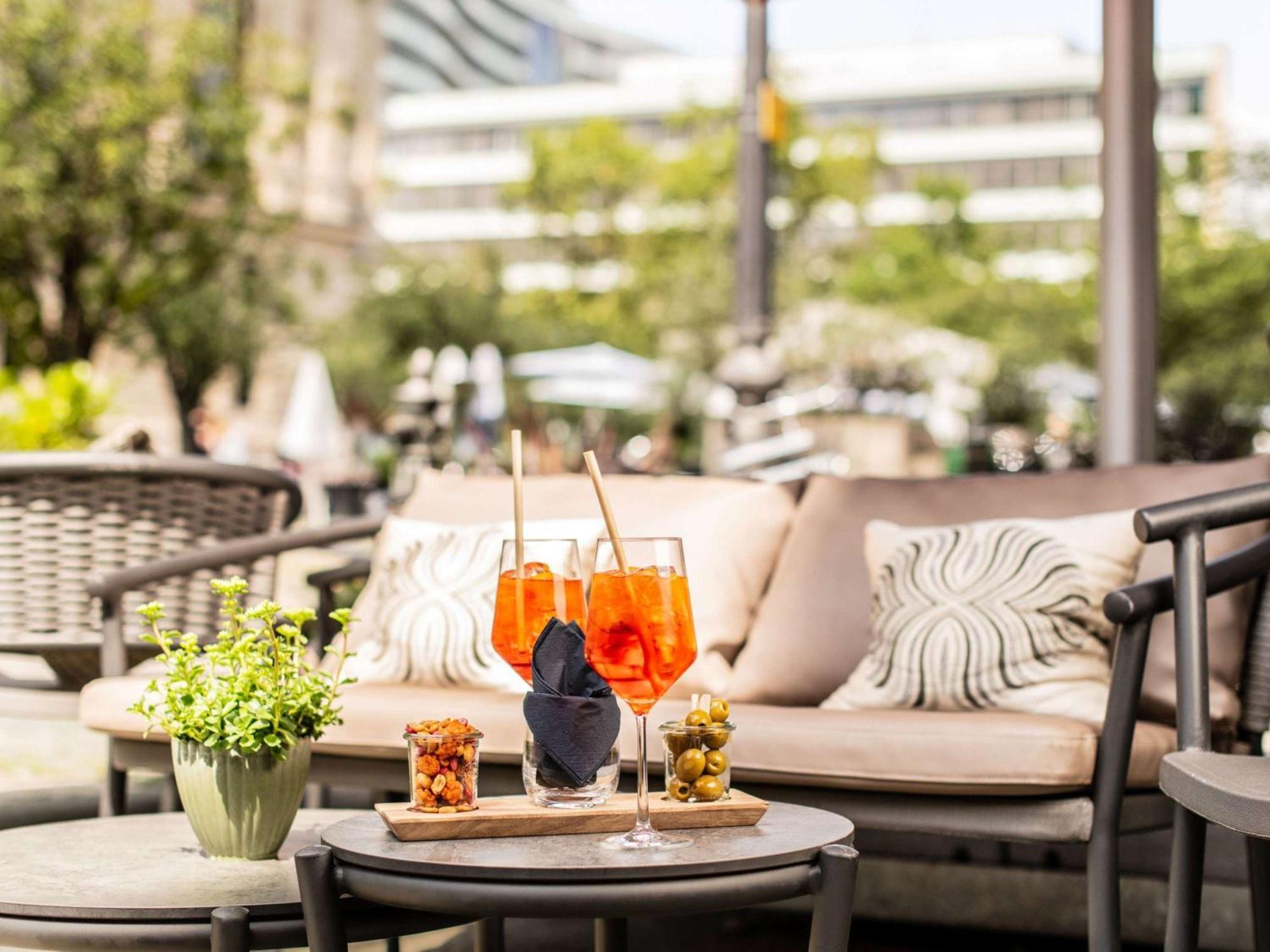 Sofitel Frankfurt Opera Hotell Frankfurt am Main Eksteriør bilde The Terrace at the Hotel
