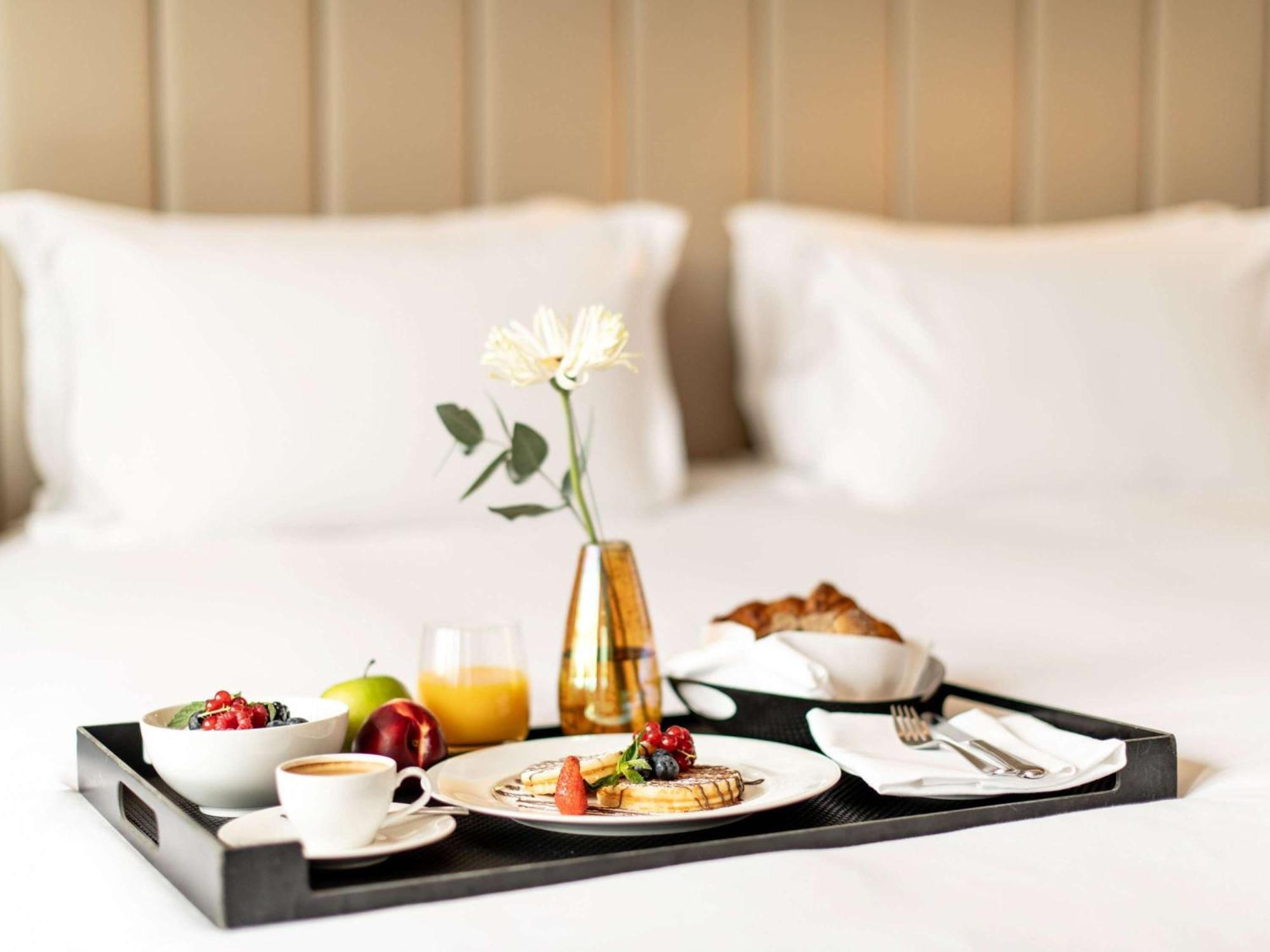 Sofitel Frankfurt Opera Hotell Frankfurt am Main Eksteriør bilde Room service